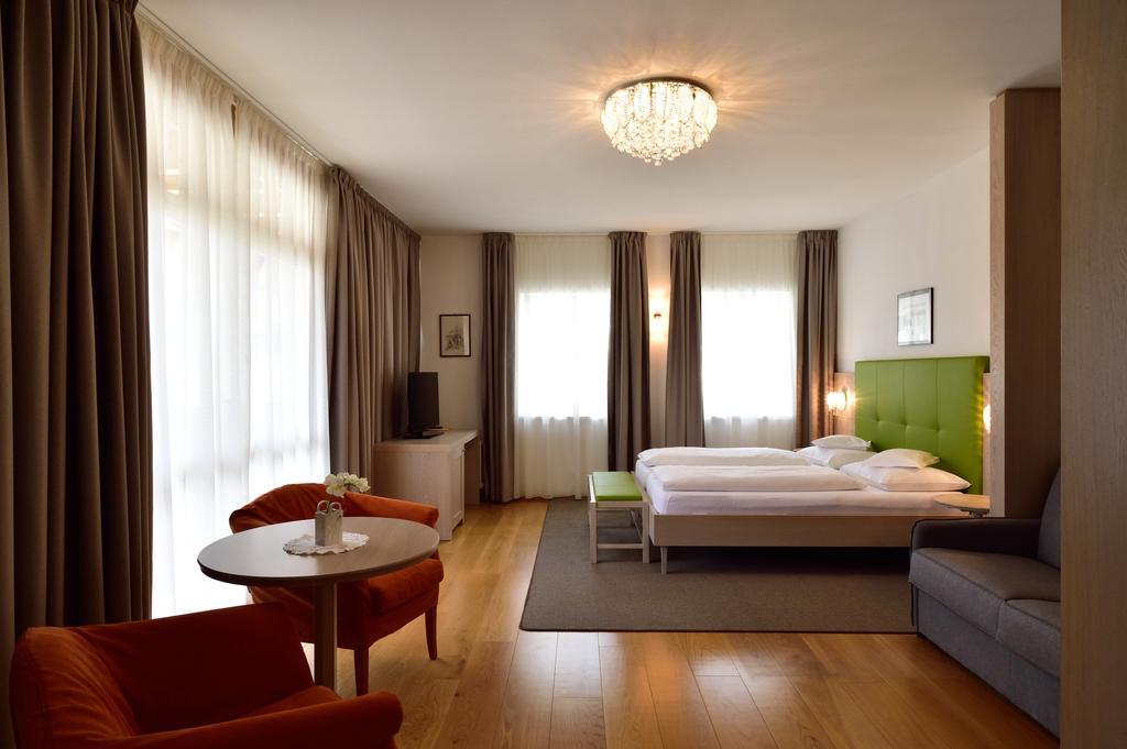 Hotel Teutschhaus Cortina Sulla Strada del Vino Quarto foto