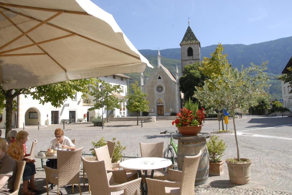Hotel Teutschhaus Cortina Sulla Strada del Vino Exterior foto