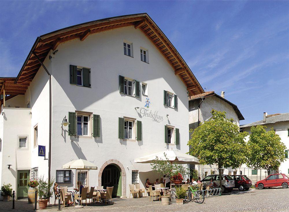 Hotel Teutschhaus Cortina Sulla Strada del Vino Exterior foto