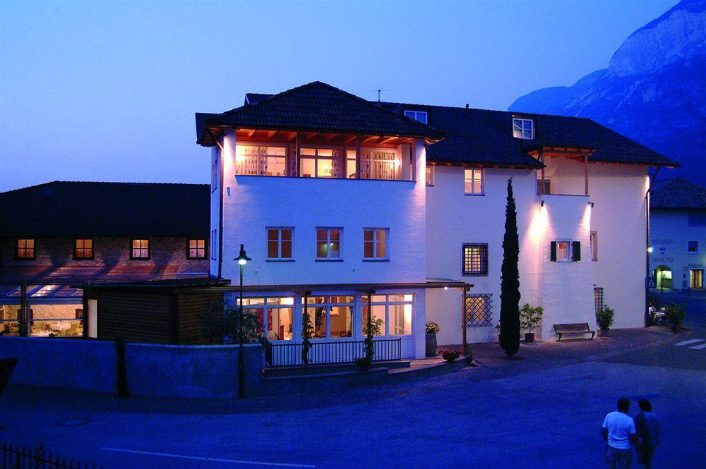Hotel Teutschhaus Cortina Sulla Strada del Vino Exterior foto