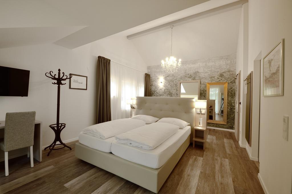 Hotel Teutschhaus Cortina Sulla Strada del Vino Exterior foto