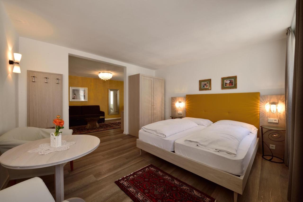 Hotel Teutschhaus Cortina Sulla Strada del Vino Exterior foto